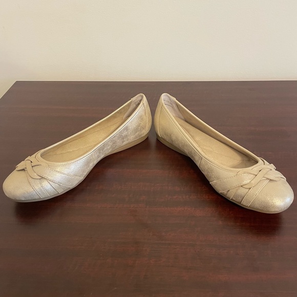 Women’s G.H. Bass Matilda Light Gold Metallic Braided Toe Ballerina Flat - Picture 2 of 7